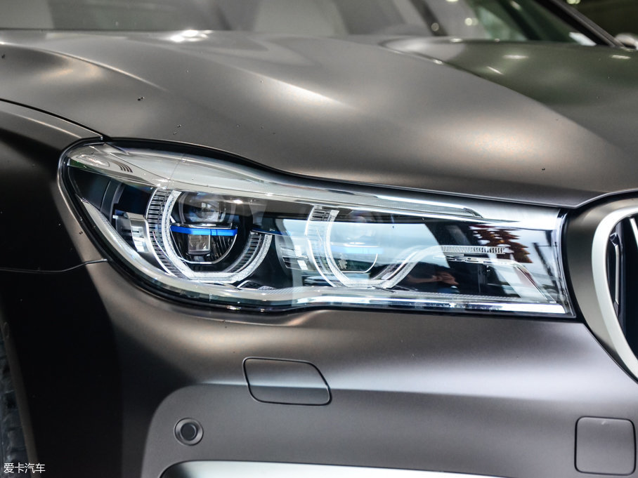 2017R7ϵ M760Li xDrive