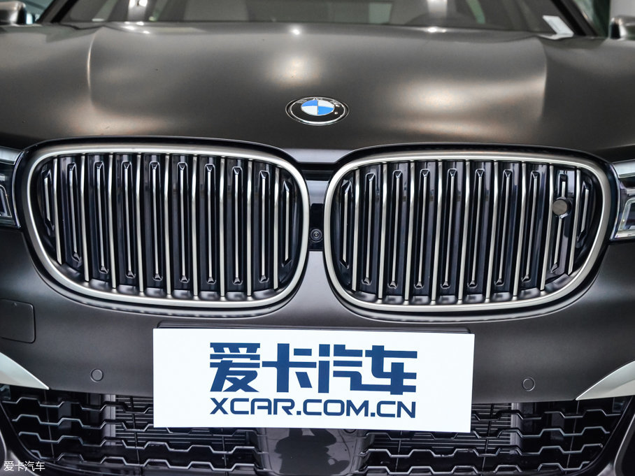 2017R7ϵ M760Li xDrive