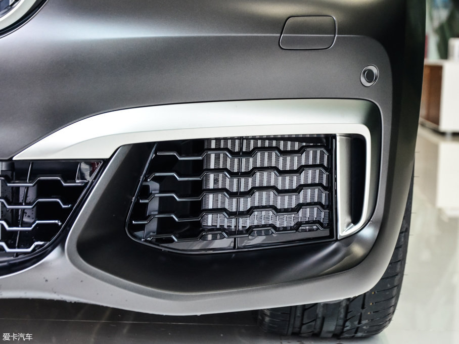 2017R7ϵ M760Li xDrive