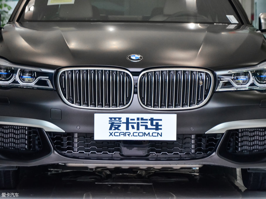 2017R7ϵ M760Li xDrive