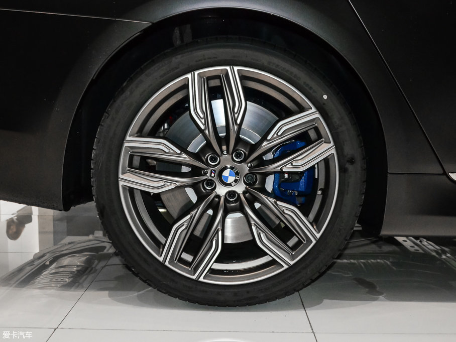 2017R7ϵ M760Li xDrive