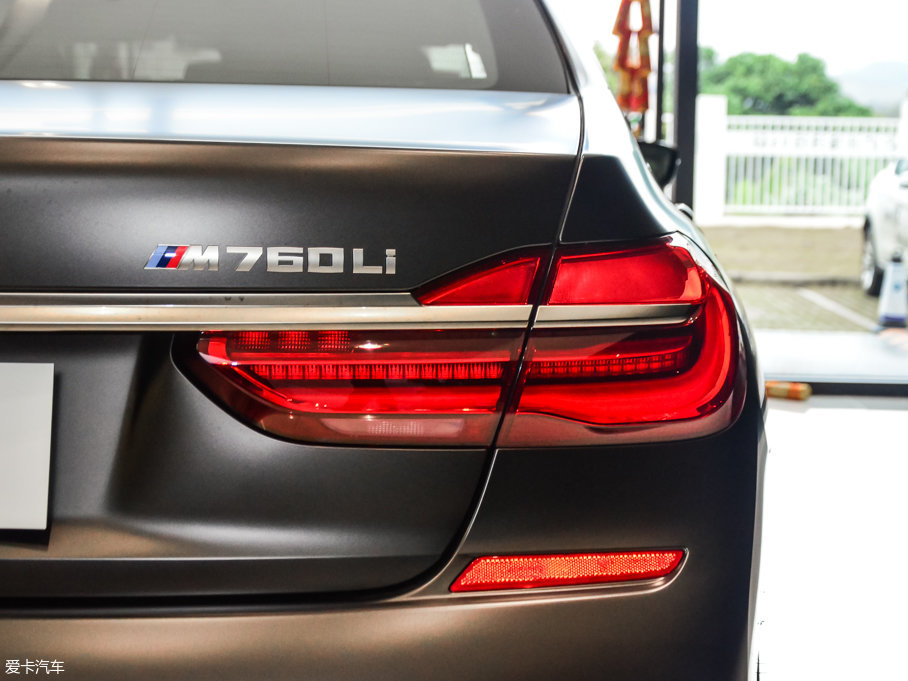 2017R7ϵ M760Li xDrive