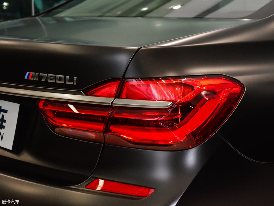 2017R7ϵ M760Li xDrive