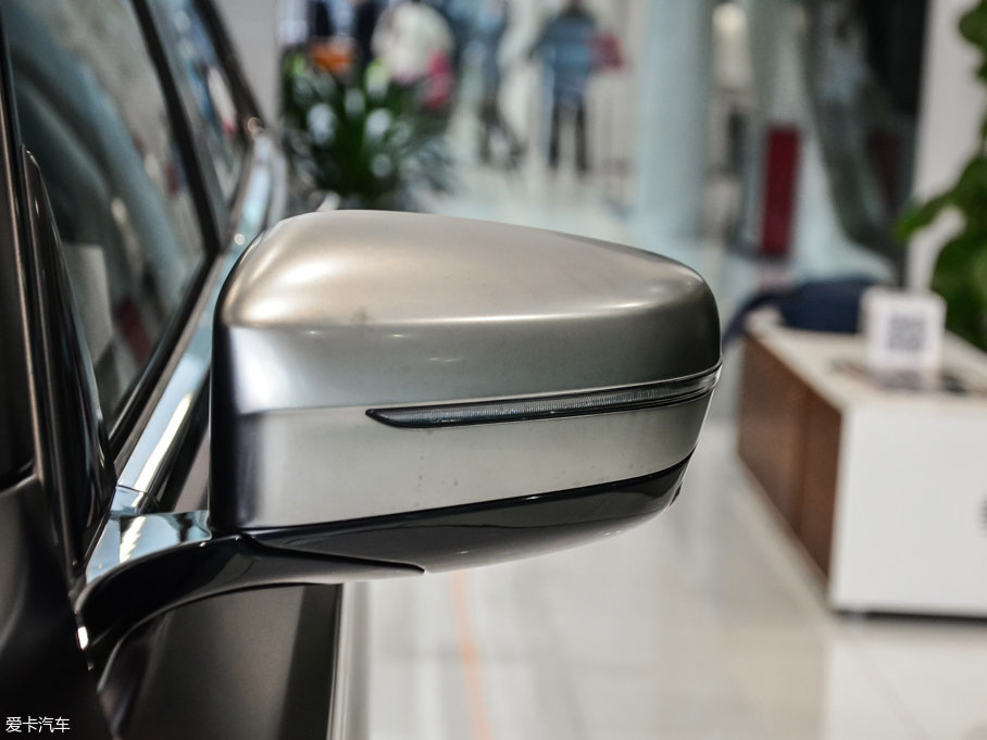 2017R7ϵ M760Li xDrive