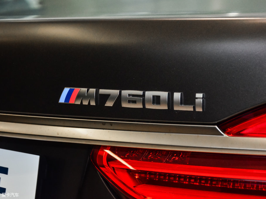 2017R7ϵ M760Li xDrive