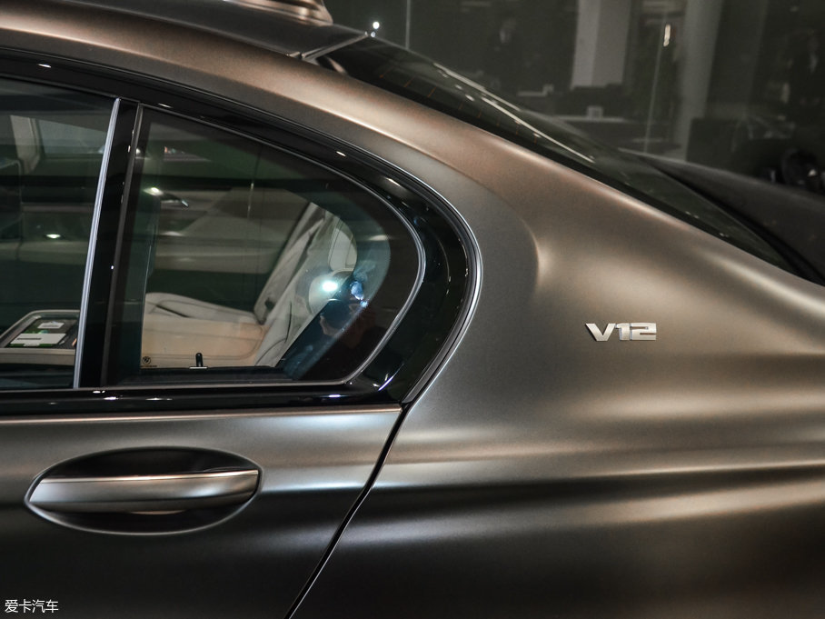 2017R7ϵ M760Li xDrive