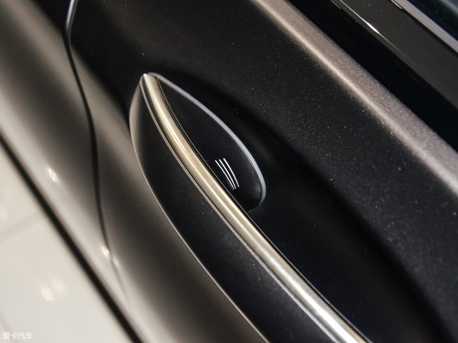 2017R7ϵ M760Li xDrive