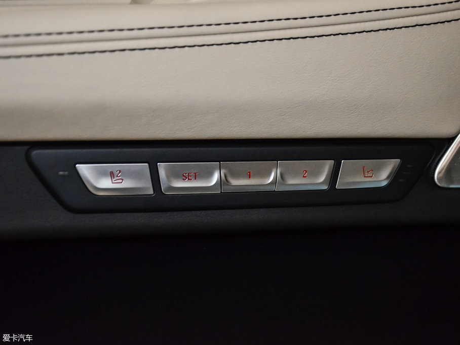 2017R7ϵ M760Li xDrive