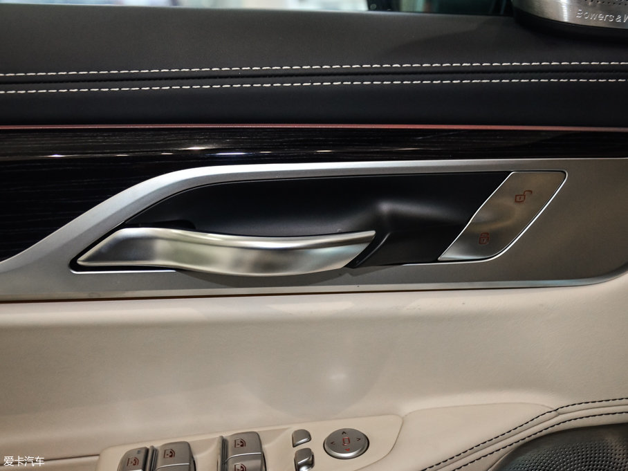 2017R7ϵ M760Li xDrive