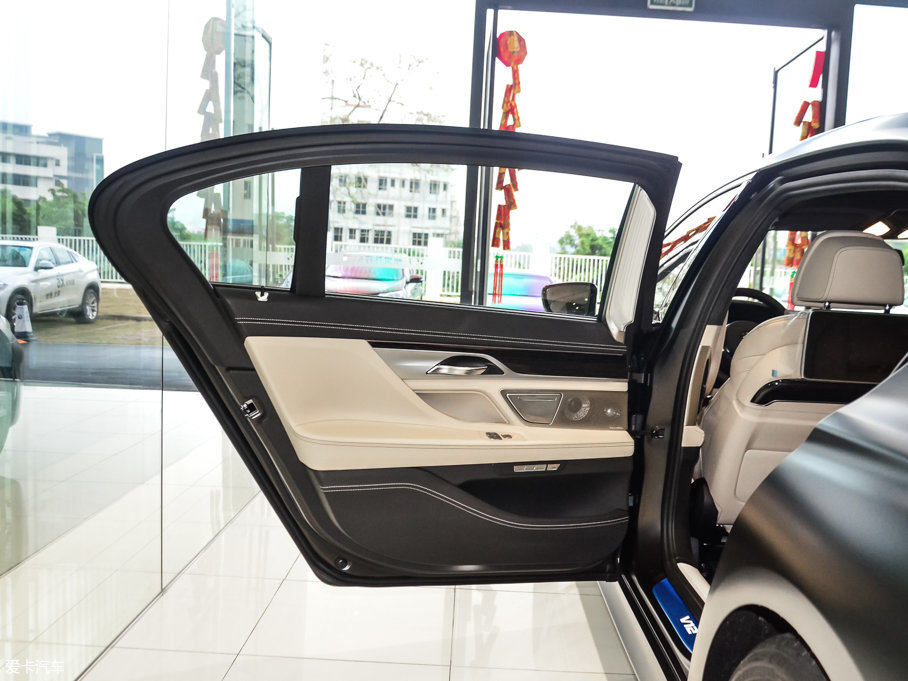 2017R7ϵ M760Li xDrive