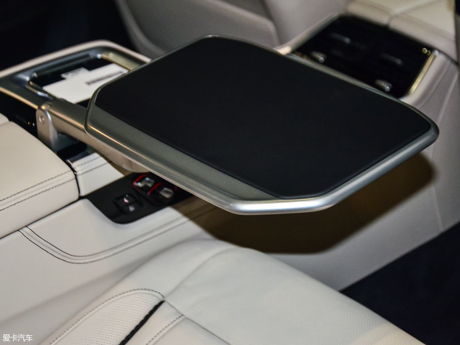 2017R7ϵ M760Li xDrive