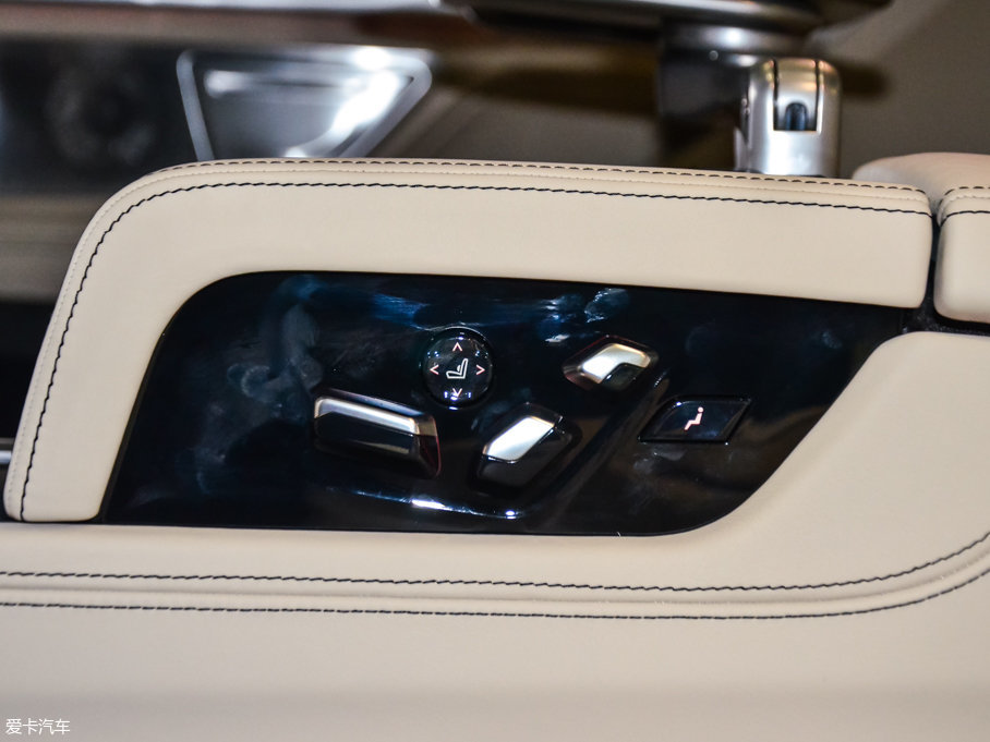 2017R7ϵ M760Li xDrive