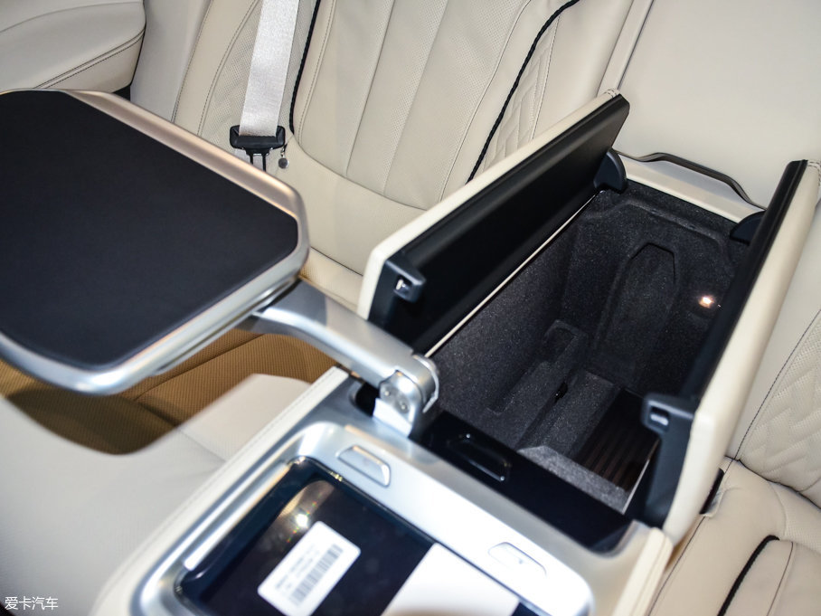 2017R7ϵ M760Li xDrive