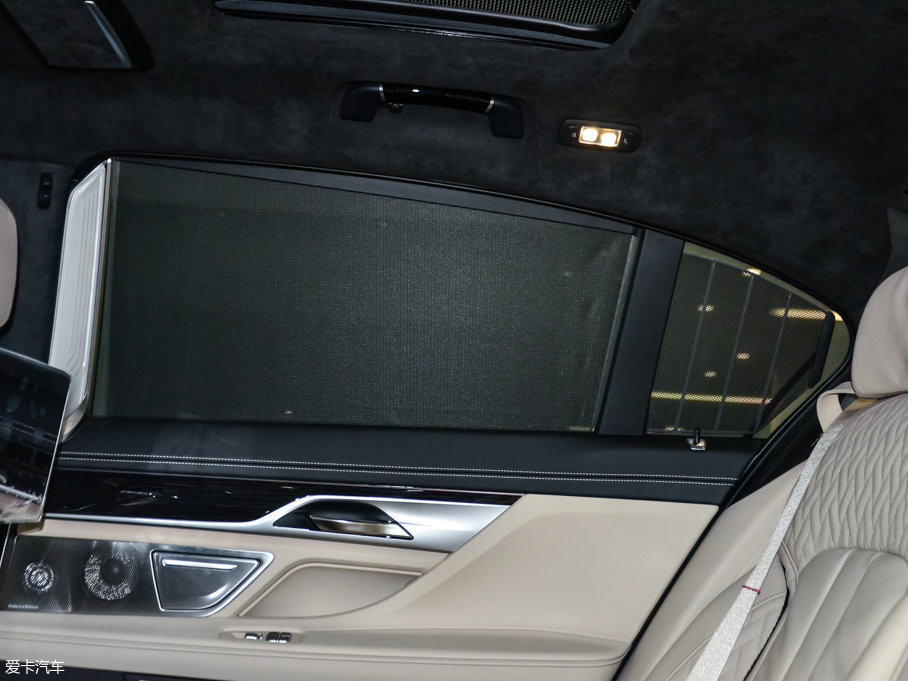 2017R7ϵ M760Li xDrive