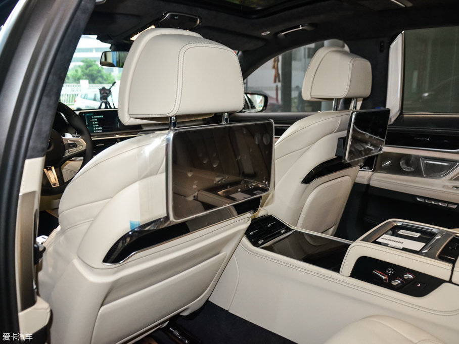 2017R7ϵ M760Li xDrive