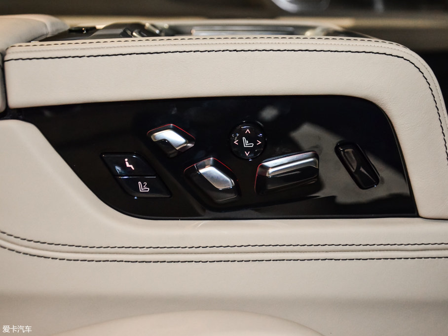 2017R7ϵ M760Li xDrive