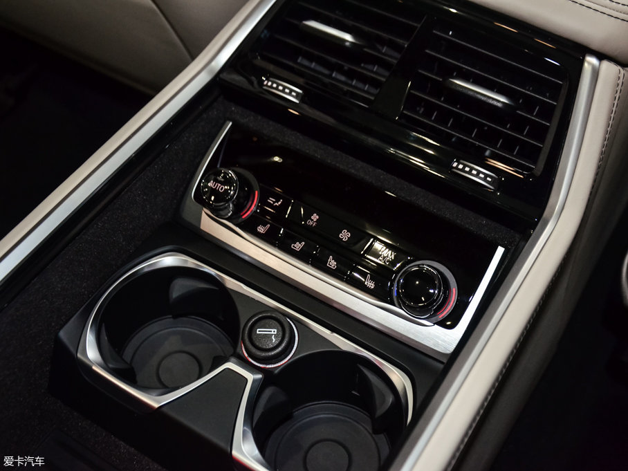 2017R7ϵ M760Li xDrive