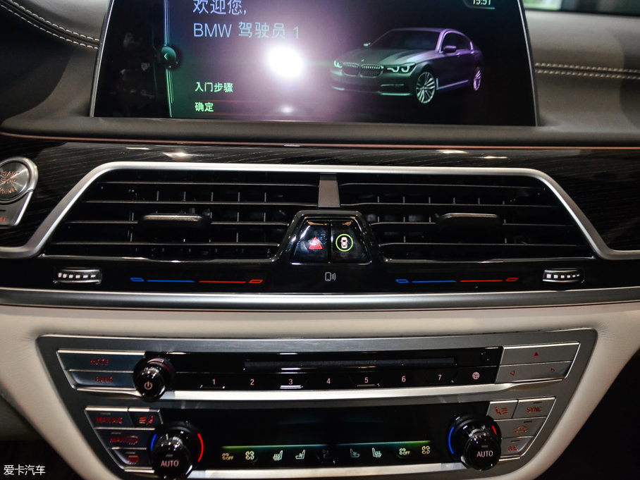 2017R7ϵ M760Li xDrive