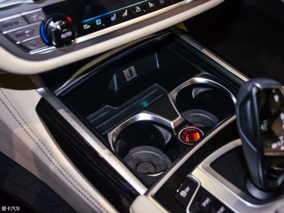 2017R7ϵ M760Li xDrive