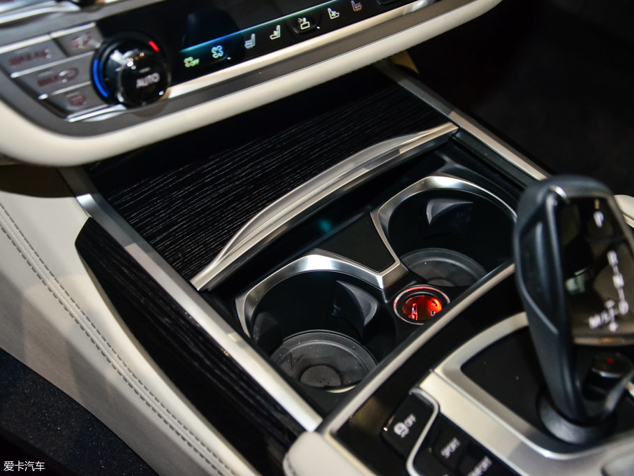 2017R7ϵ M760Li xDrive