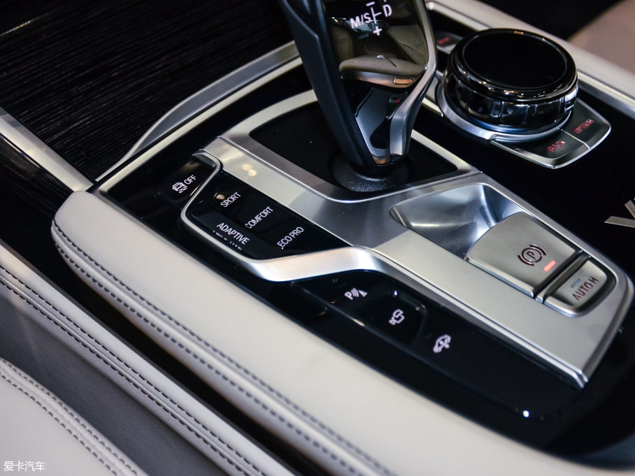 2017R7ϵ M760Li xDrive