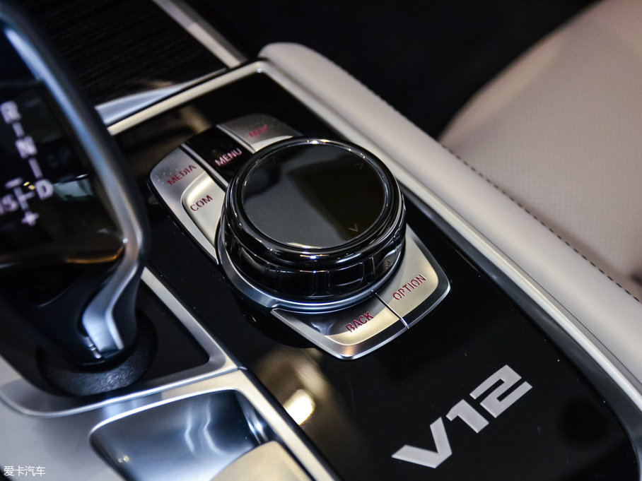 2017R7ϵ M760Li xDrive