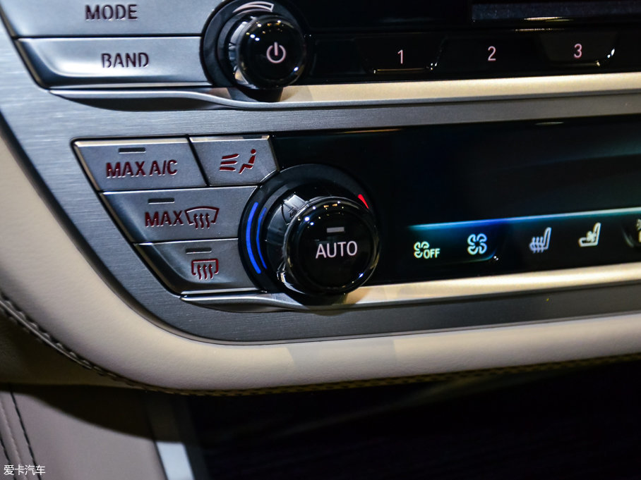 2017R7ϵ M760Li xDrive