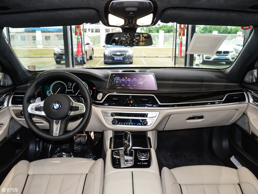 2017R7ϵ M760Li xDrive