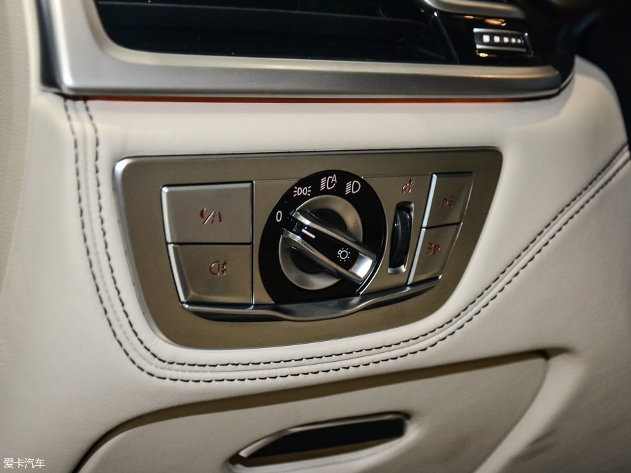 2017R7ϵ M760Li xDrive