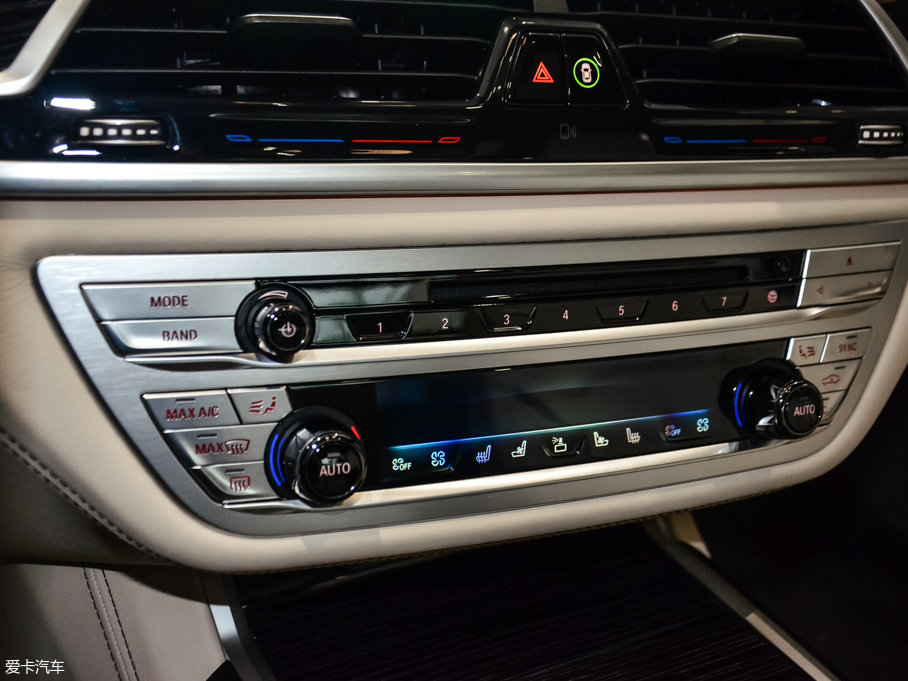 2017R7ϵ M760Li xDrive