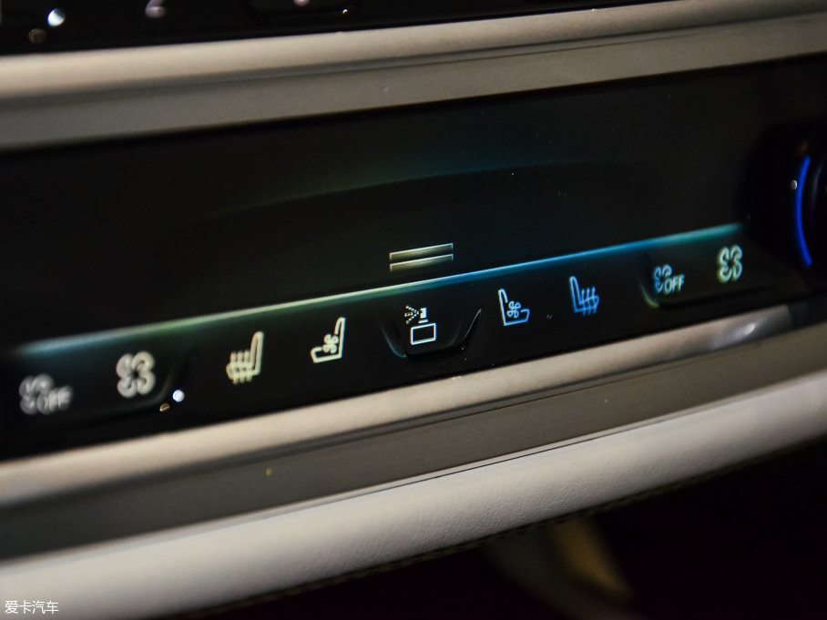 2017R7ϵ M760Li xDrive