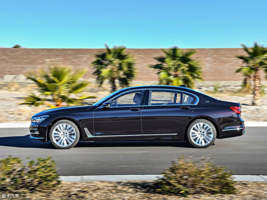 2017R7ϵ M760Li xDrive ׿ԽA