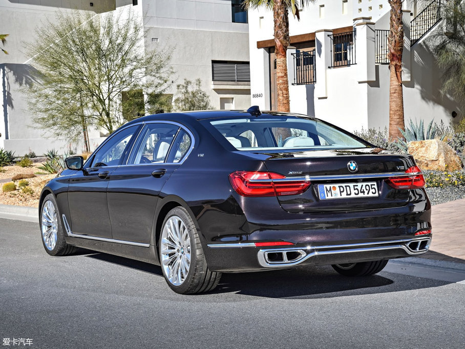 2017R7ϵ M760Li xDrive ׿ԽA