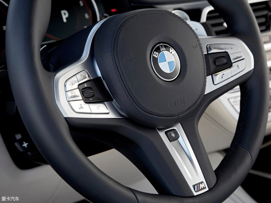 2017R7ϵ M760Li xDrive ׿ԽA