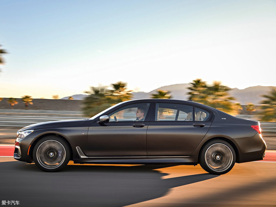 2017R7ϵ M760i xDrive