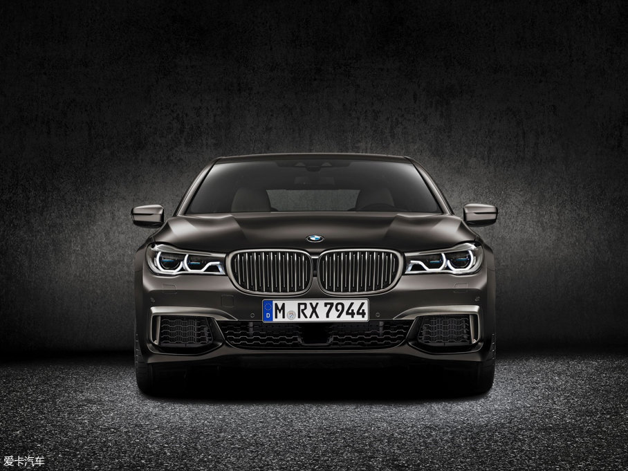 2017R7ϵ M760Li xDrive