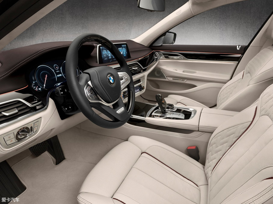 2017R7ϵ M760Li xDrive