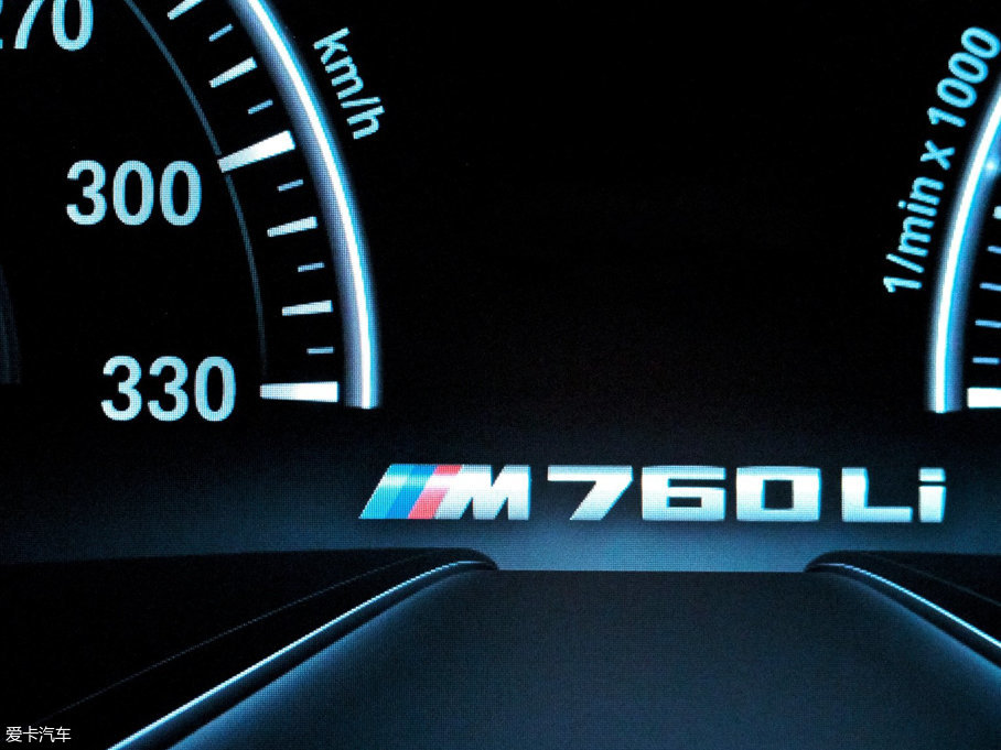 2017R7ϵ M760Li xDrive