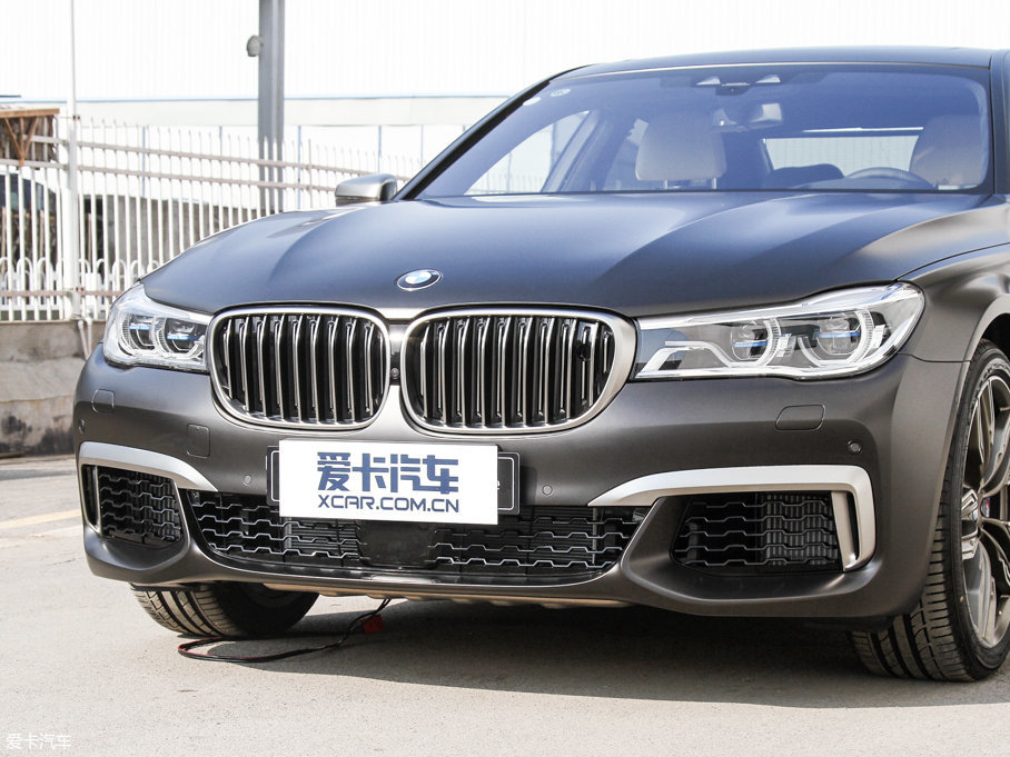 2017R7ϵ M760Li xDrive