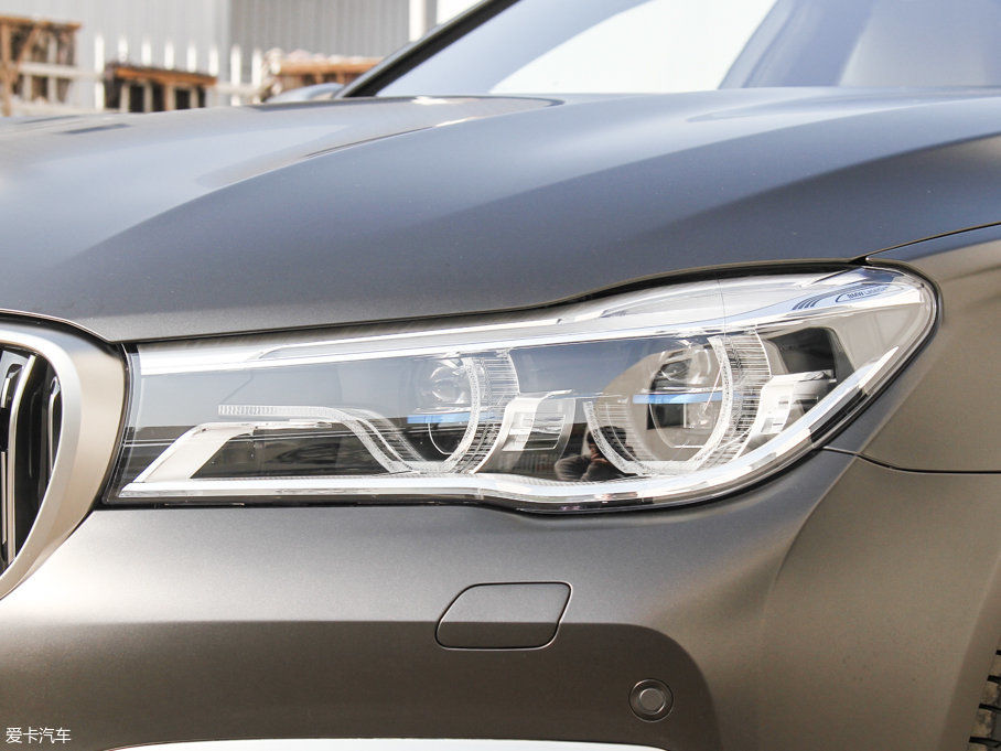 2017R7ϵ M760Li xDrive