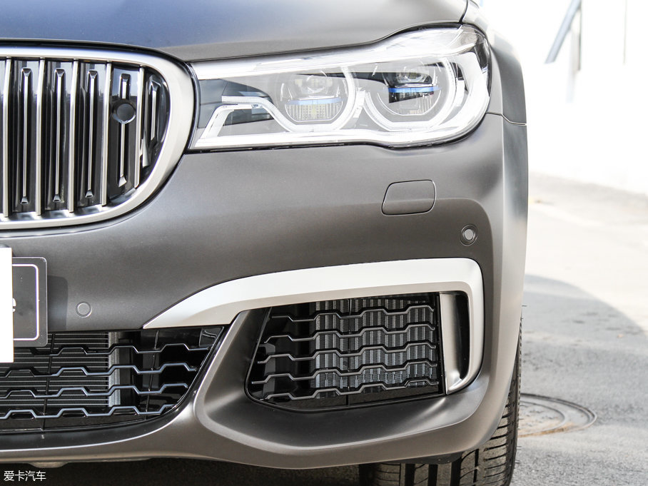 2017R7ϵ M760Li xDrive