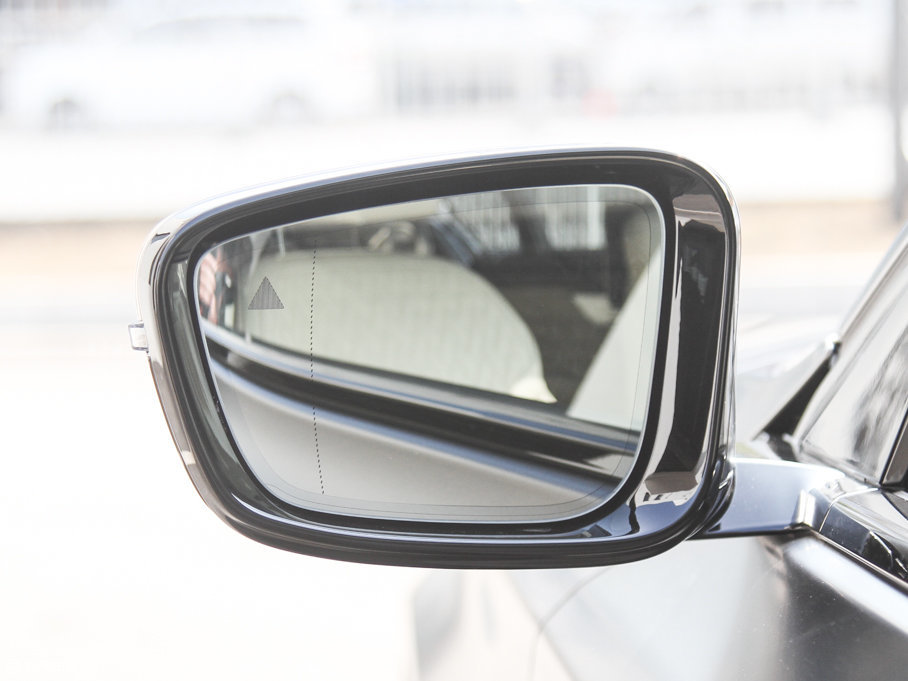 2017R7ϵ M760Li xDrive