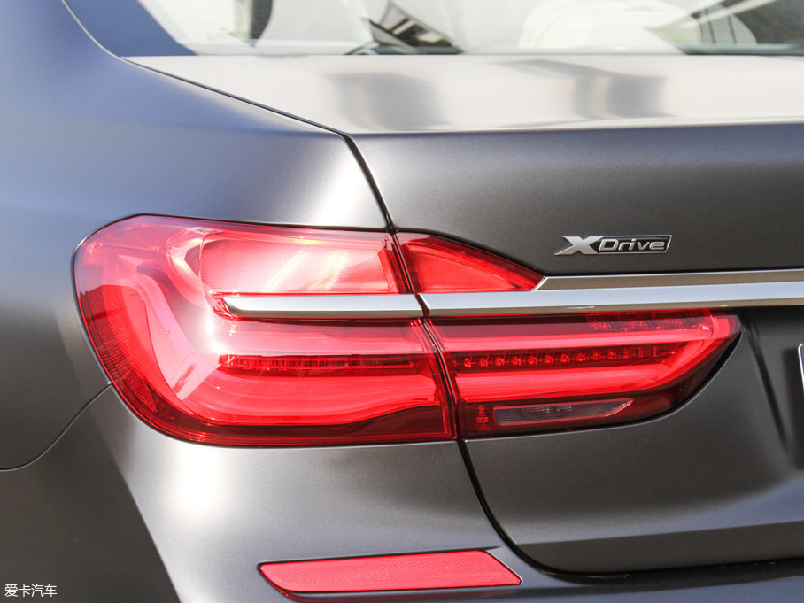 2017R7ϵ M760Li xDrive