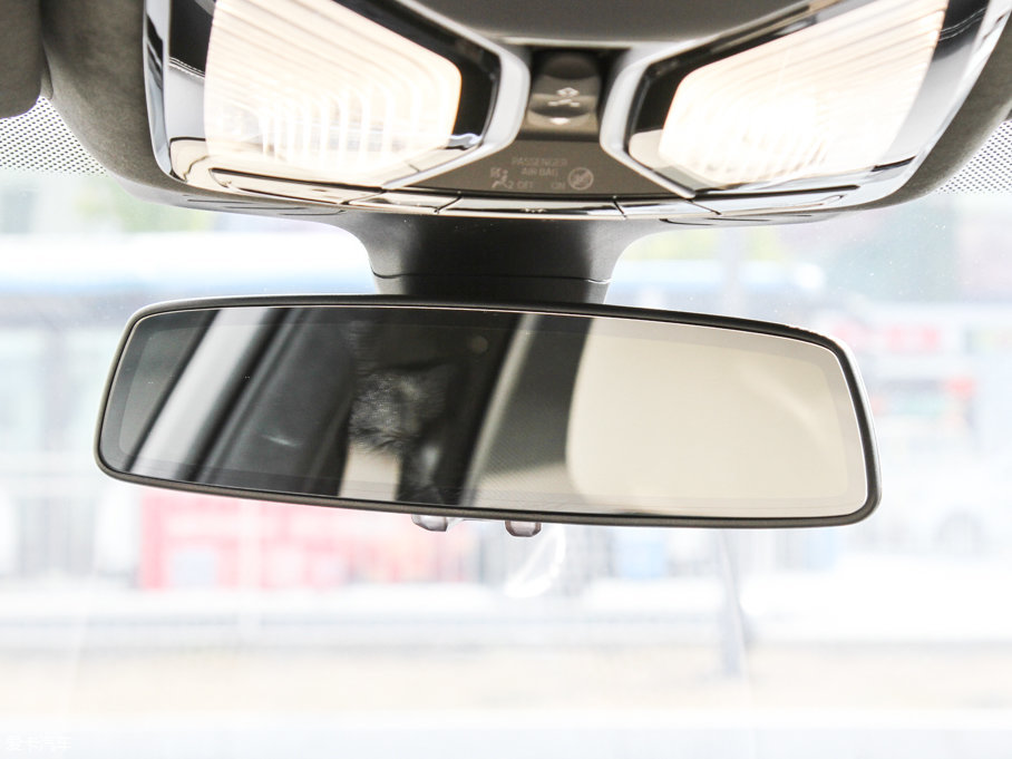 2017R7ϵ M760Li xDrive