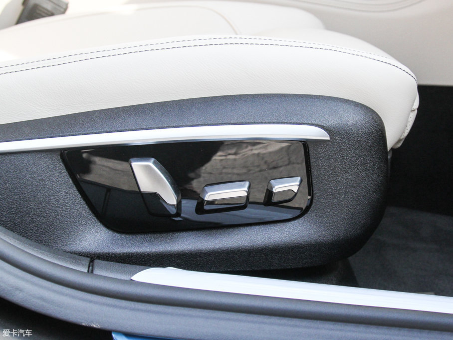 2017R7ϵ M760Li xDrive