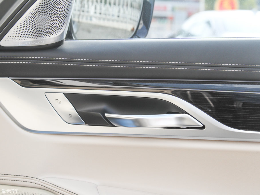 2017R7ϵ M760Li xDrive