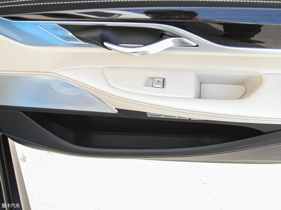 2017R7ϵ M760Li xDrive