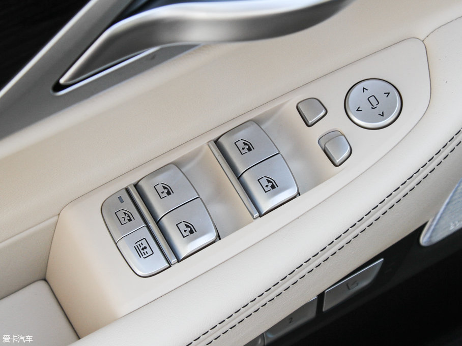 2017R7ϵ M760Li xDrive