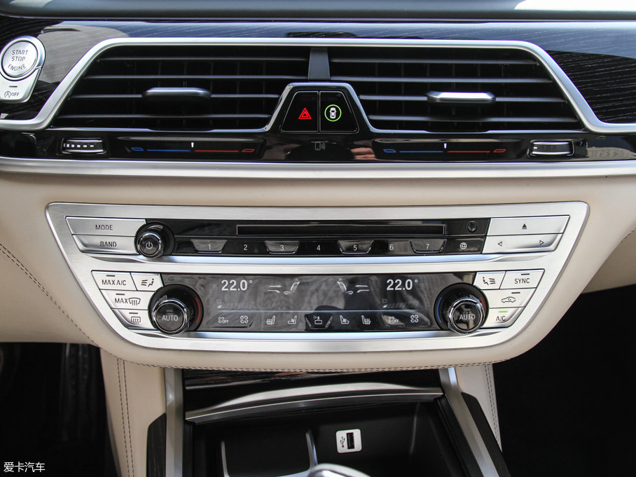 2017R7ϵ M760Li xDrive