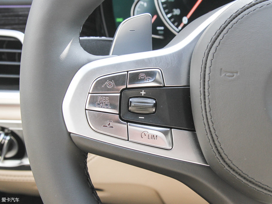 2017R7ϵ M760Li xDrive